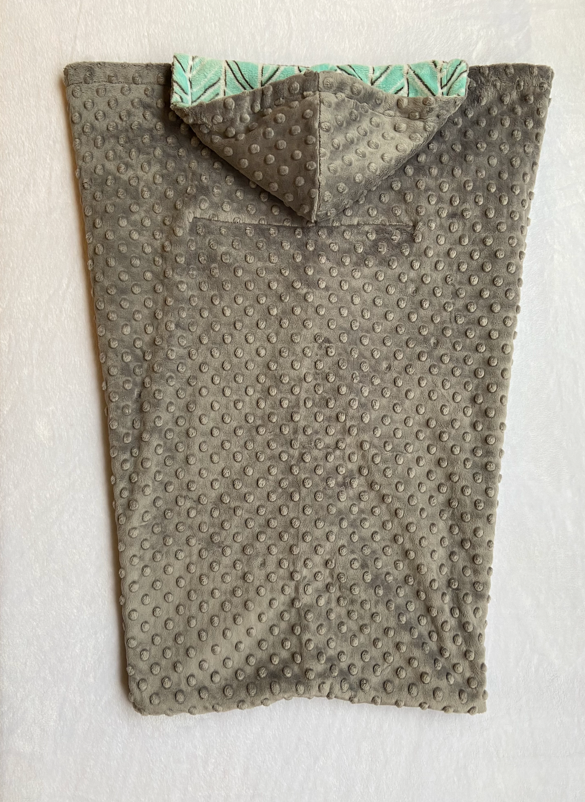 Grey dots with teal herringbone
