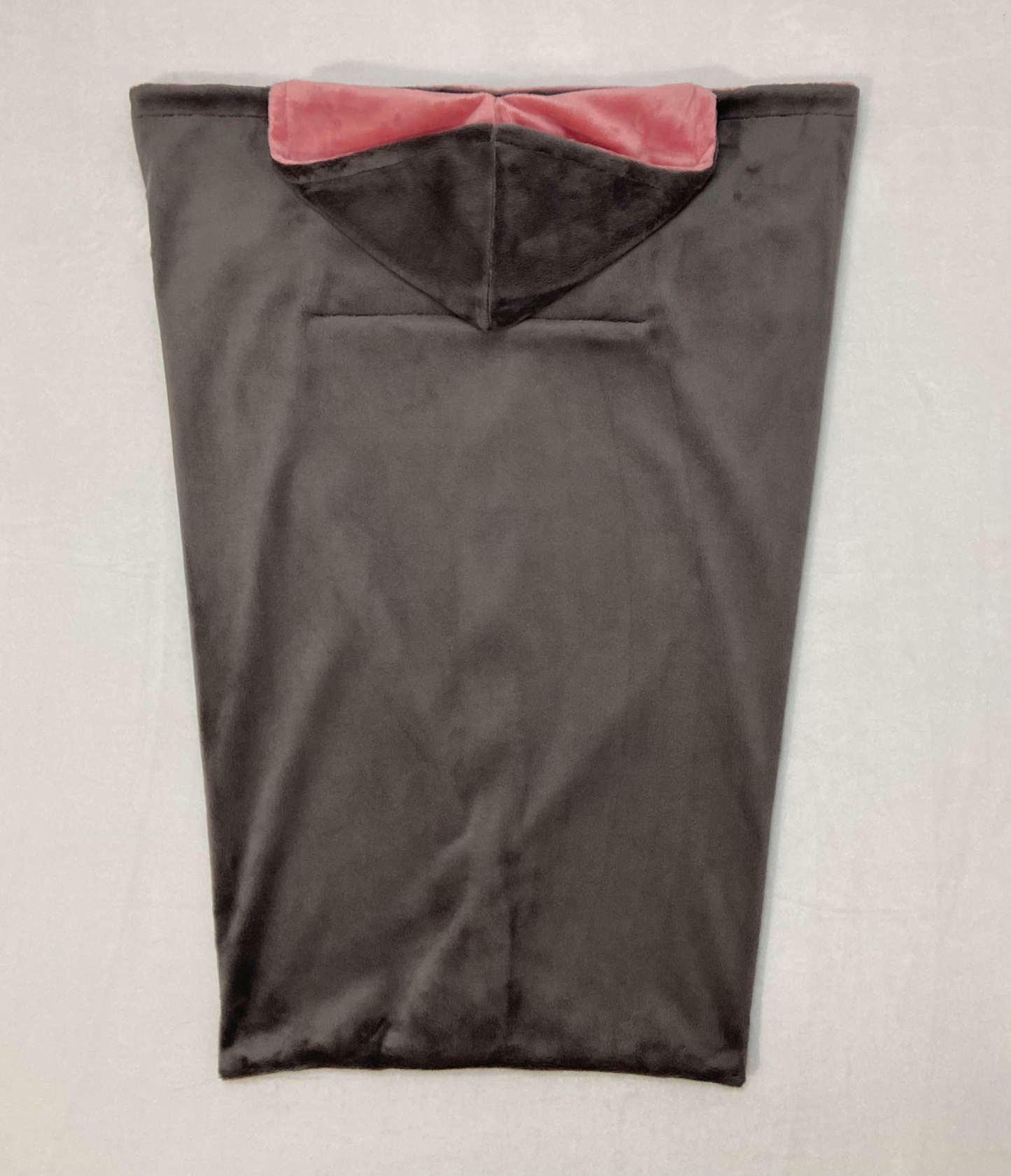 Solid grey with pink